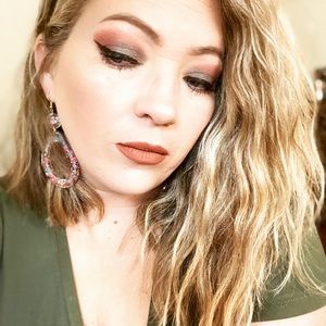 Meet your Posher, Crystal